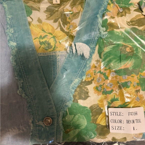 POL BOHO Denim & Teal Button Down Floral VNeck long sleeve Raw Hem Shirt Top - Picture 5 of 7